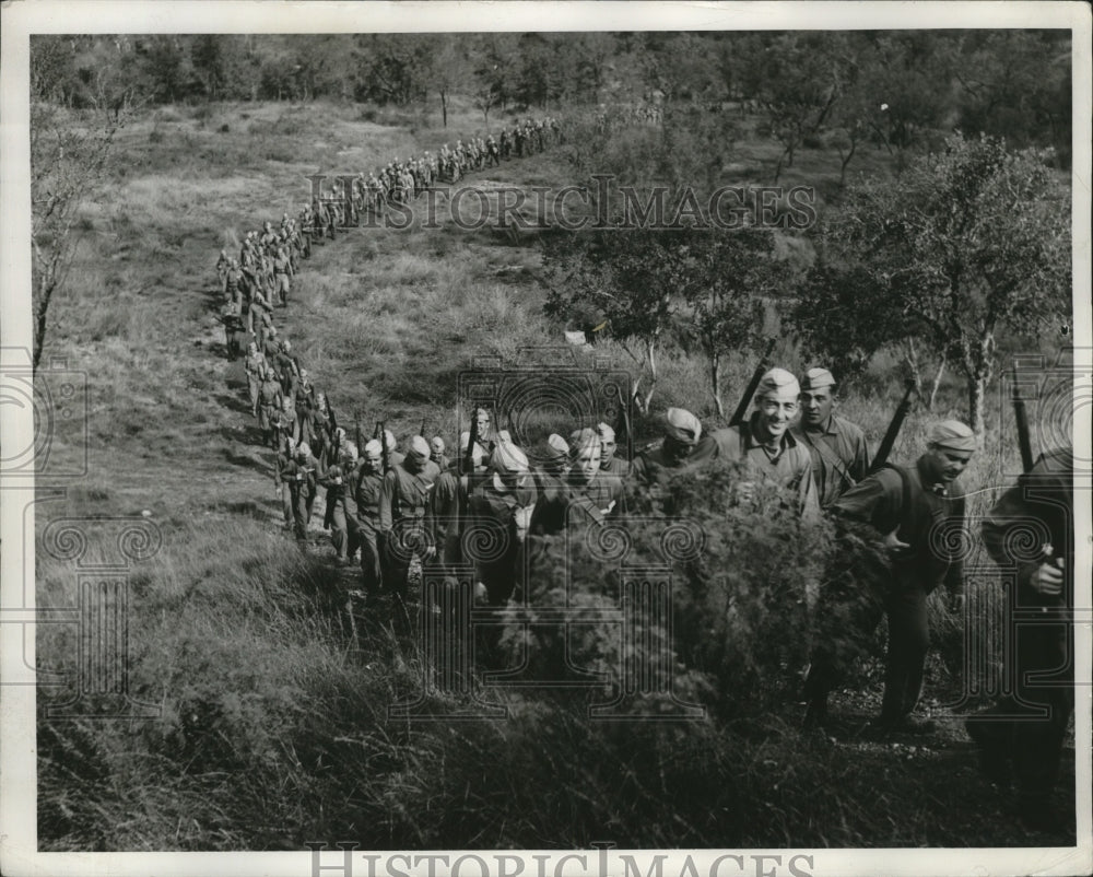 1942 Press Photo San Antonio Cadet Aviation boys out on a hike - nem58844
