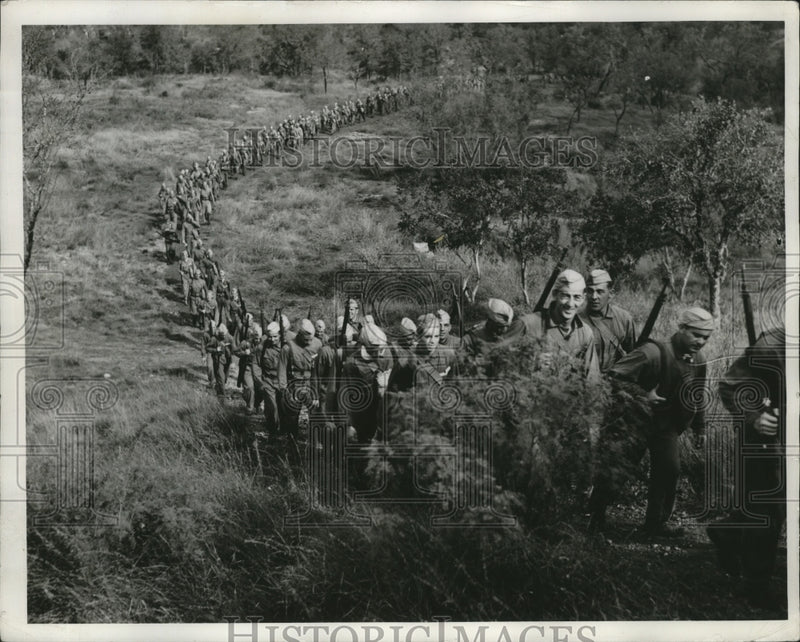 Load image into Gallery viewer, 1942 Press Photo San Antonio Cadet Aviation boys out on a hike - nem58844
