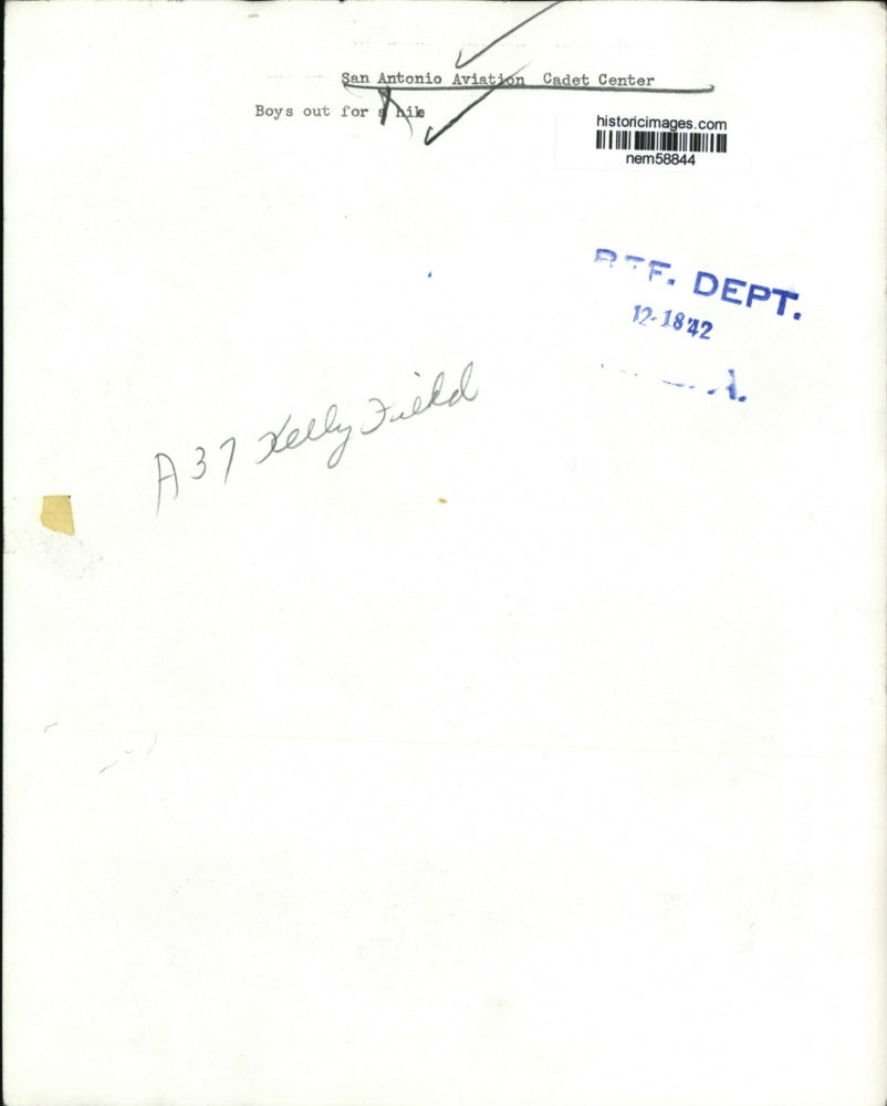 1942 Press Photo San Antonio Cadet Aviation boys out on a hike - nem58844