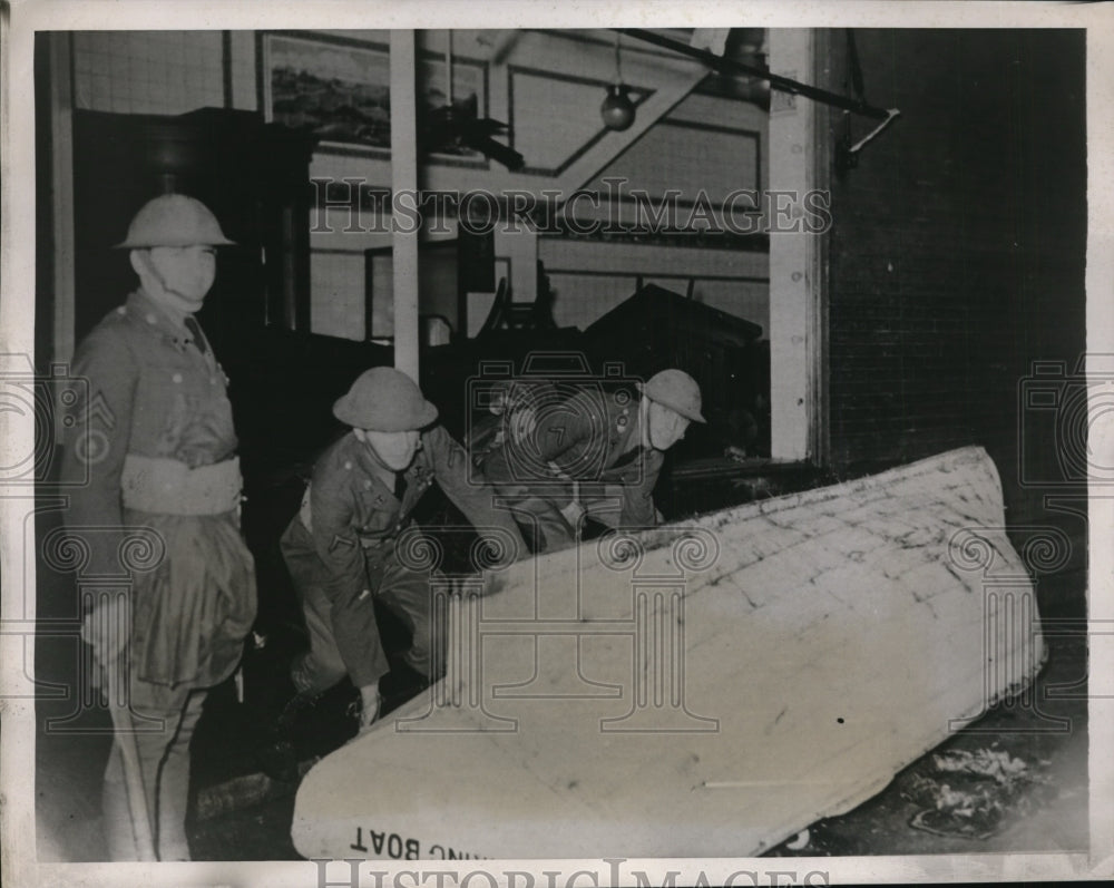 1938 Press Photo RI National Guard aids at Providence RI after hurricane