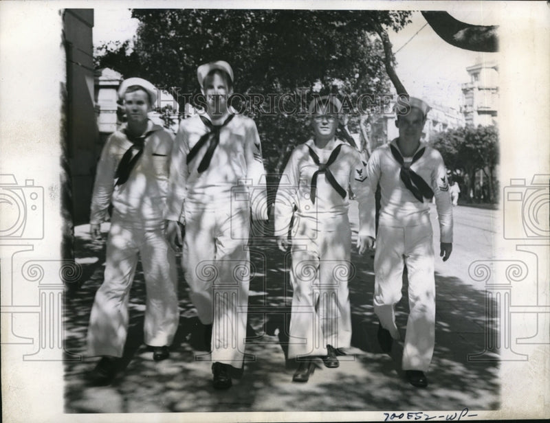 Load image into Gallery viewer, 1943 Press Photo U.S. Sailors Stroll Down Street &amp; Take in Sights of Algiers
