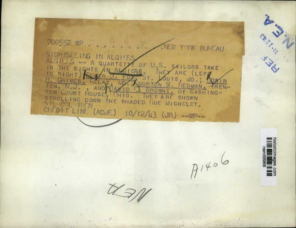 1943 Press Photo U.S. Sailors Stroll Down Street & Take in Sights of Algiers