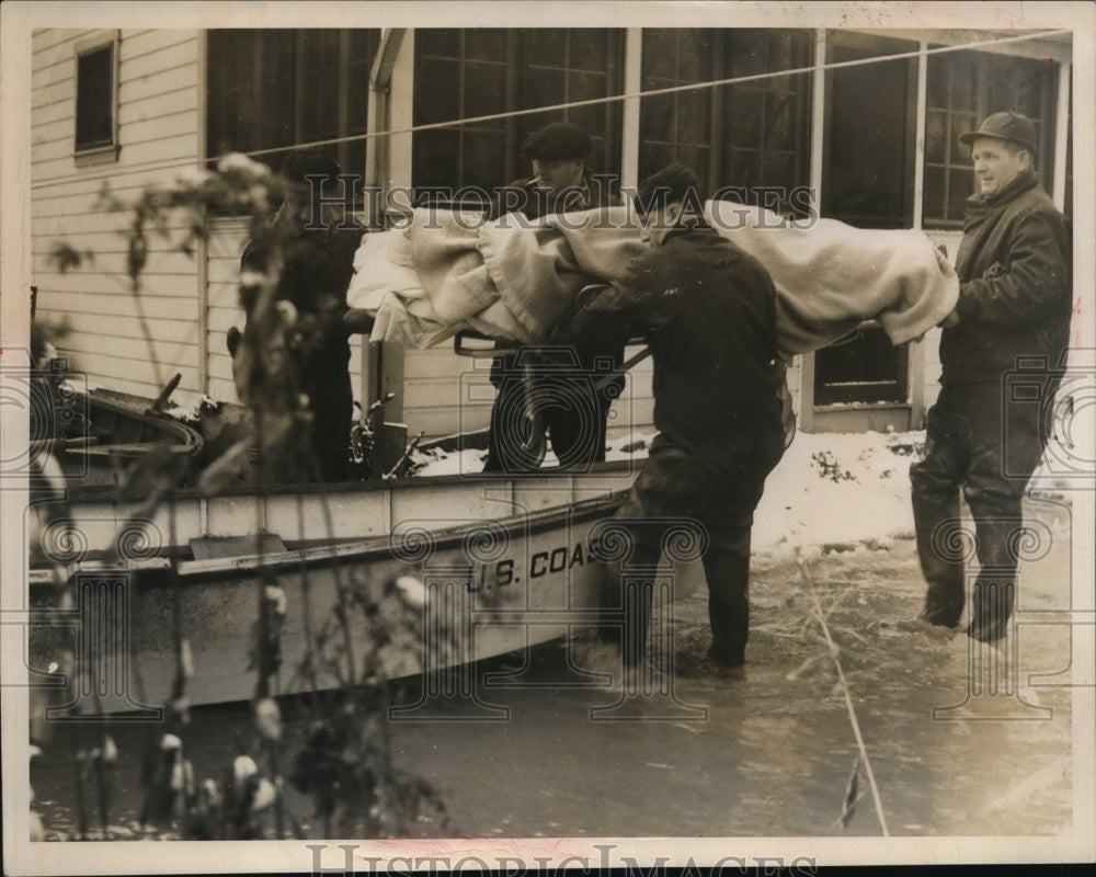 1948 Press Photo American Coast Guards rescue Mrs Mary Baxter from the flood