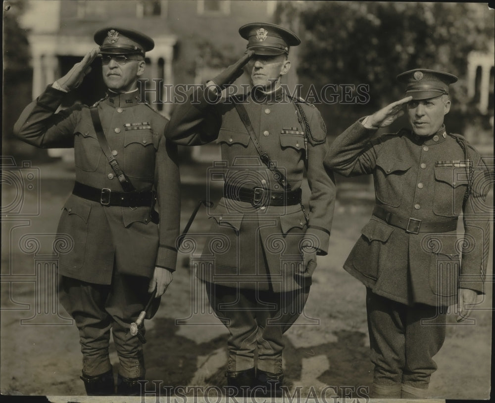 1924 Press Photo A General, Colonel, and Sergeant Review Training Camp Parade