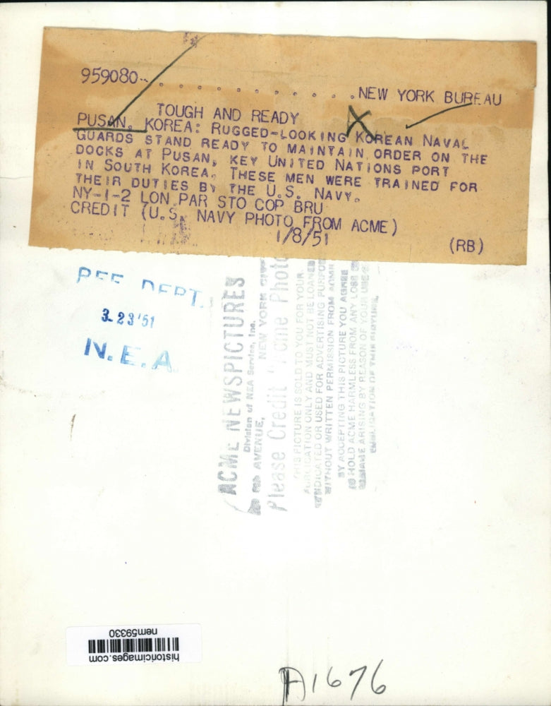 1951 Press Photo Korean Naval Guards maintain order on the Docks at Pusan