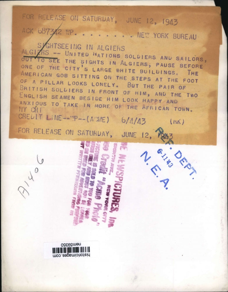 1943 Press Photo United Nations soldiers and sailors enjoy the Algiers's sights