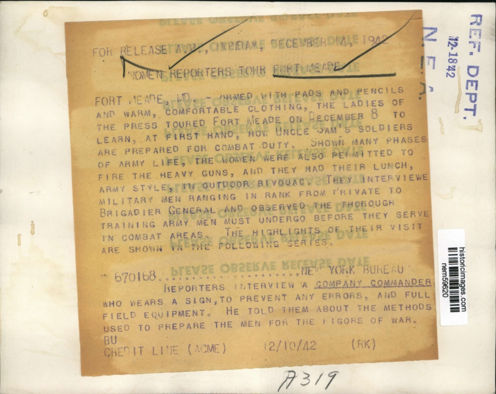 1942 Press Photo Press reporters interview a soldier during the Fort Meade tour