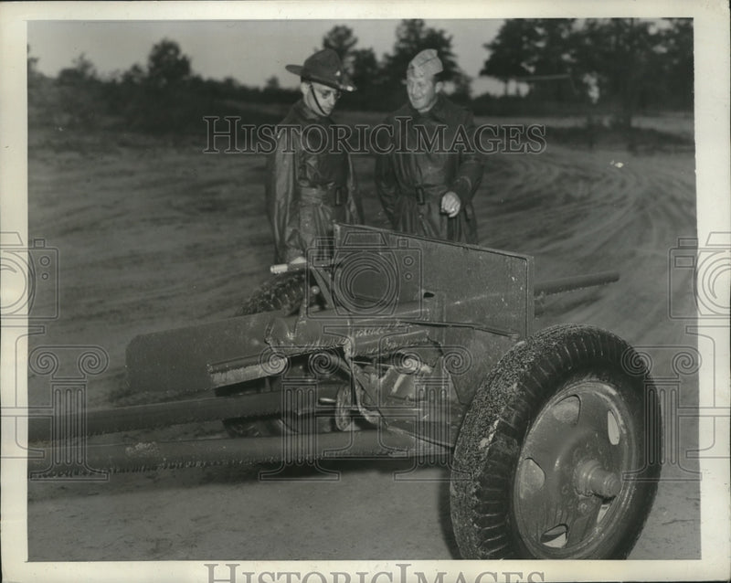 Load image into Gallery viewer, 1941 Press Photo Anti Tank gun made from junk by Captain Melvin Harris
