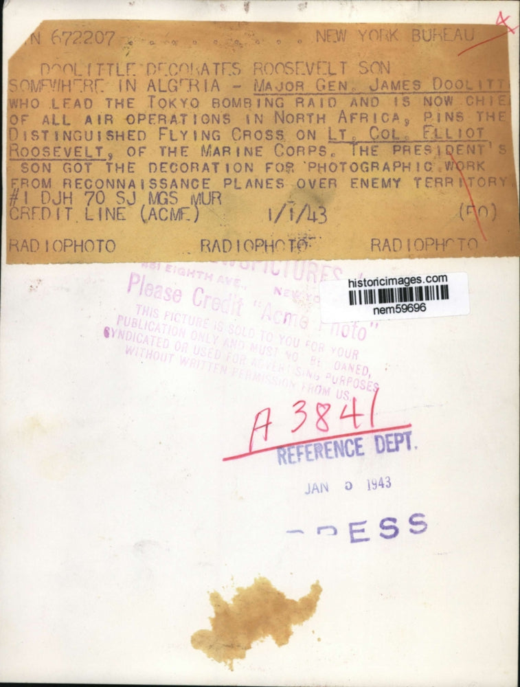 1943 Press Photo Elliot Roosevelt receives Flying Cross from James Doolittle