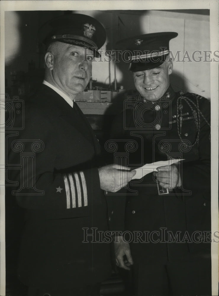Load image into Gallery viewer, 1933 Press Photo Dick Hanley receives commission from Captain Guy Davis of Navy
