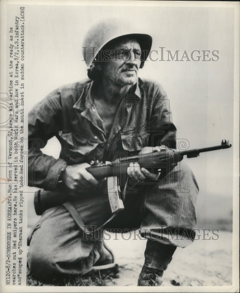 Load image into Gallery viewer, 1950 Press Photo Pfc.Hun Toon of Vermont searches out Red Snipers in South Korea
