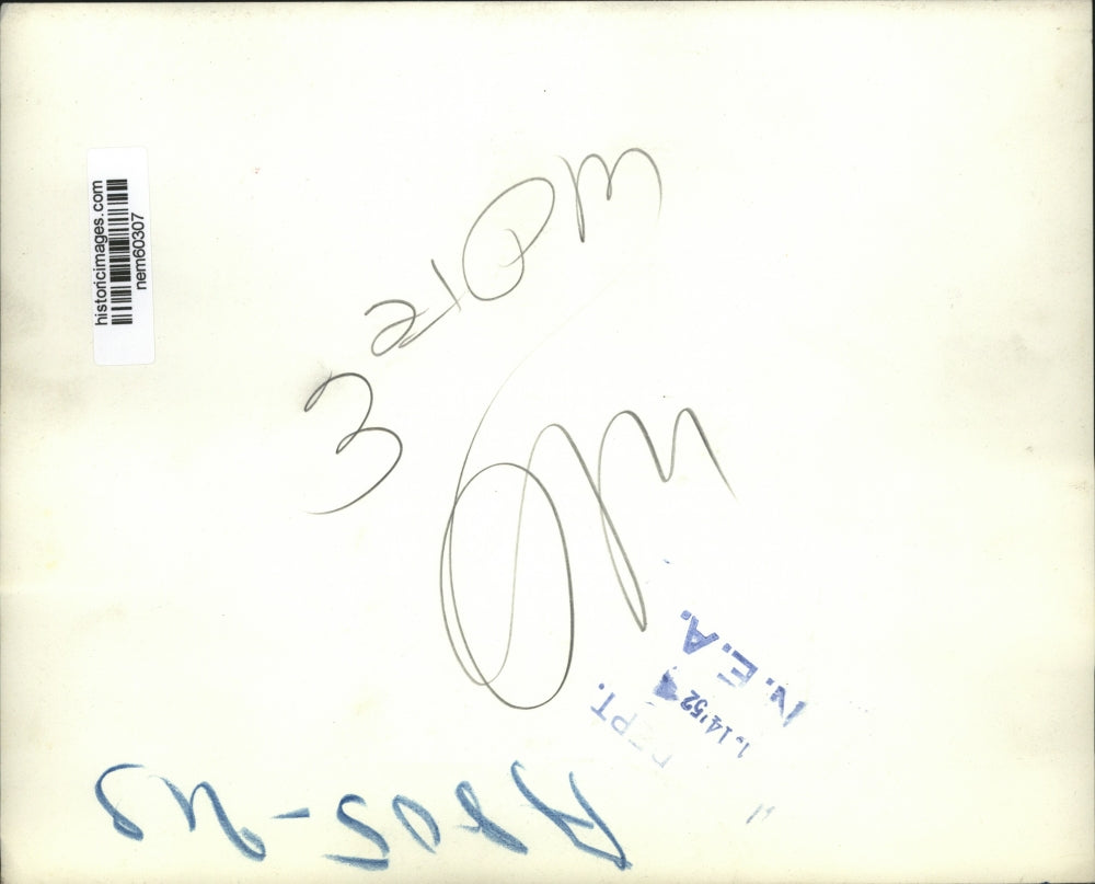 1952 Press Photo Thunderbird soldiers of Oklahoma huddle by a fire for warmth