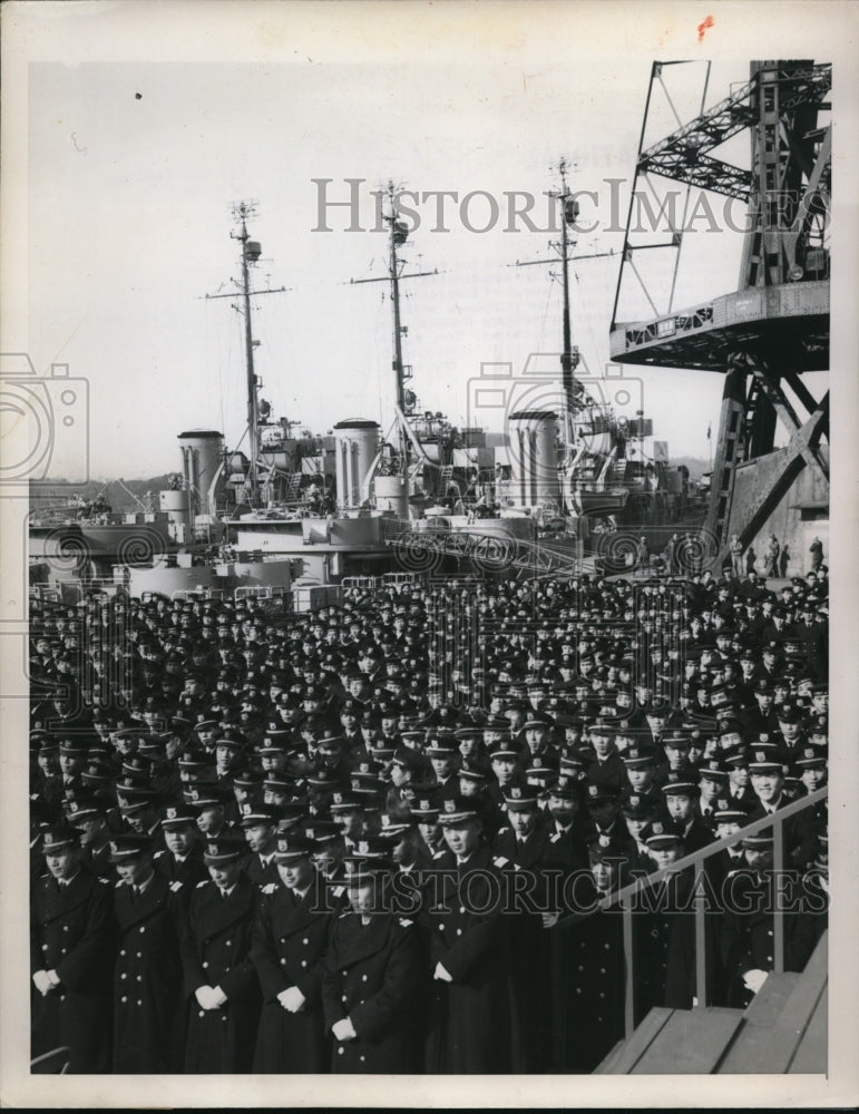 1953 Press Photo Japanese Sailors take over the American Warship in Yokosuka