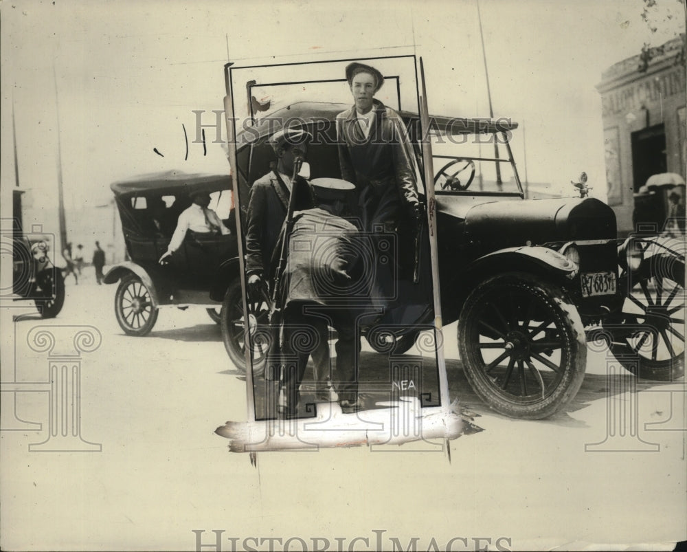 1926 Press Photo Soldiers searching men for firearms near Villa Guadalupe