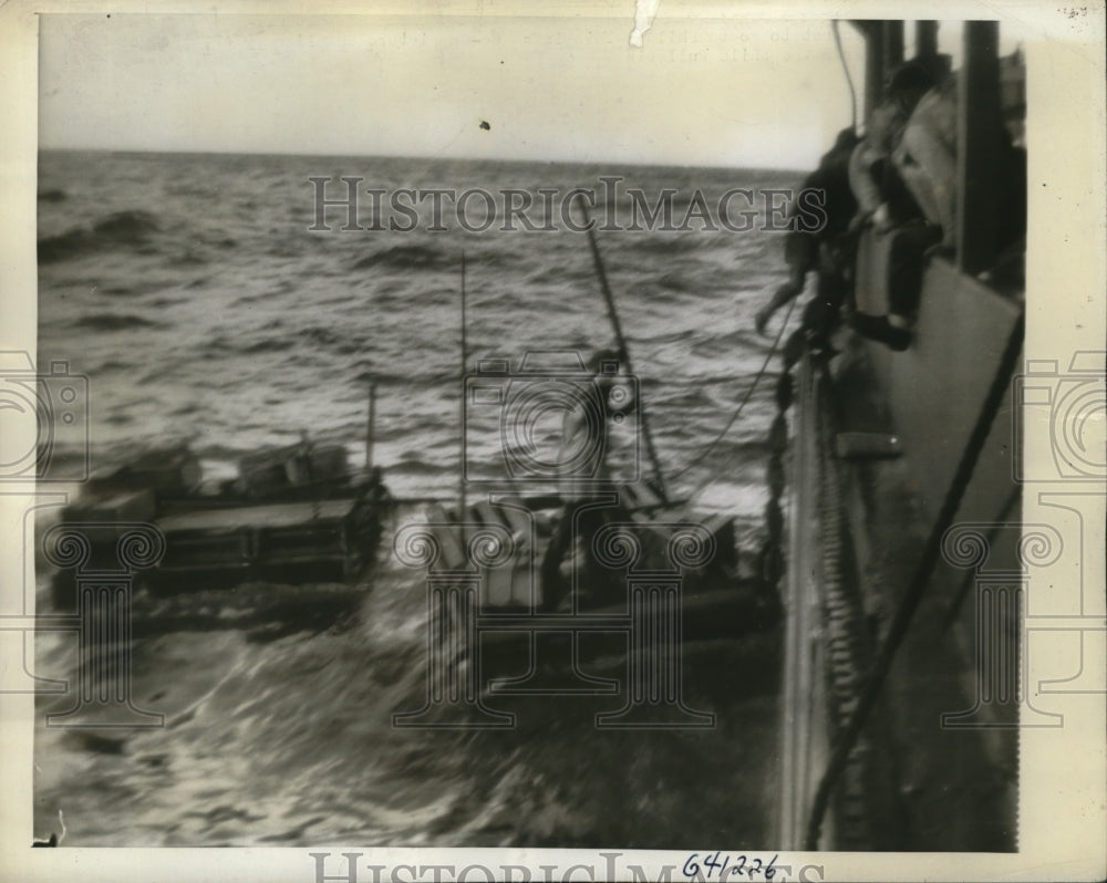 1942 Press Photo Sailors leave rafts and board the Rescue Vessel - nem60835