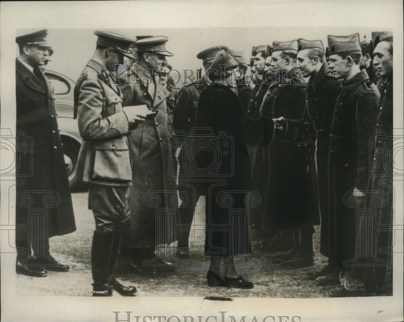 Load image into Gallery viewer, 1939 Press Photo Queen Elizabeth of Belgium greets a Army at Belgian Cantonment

