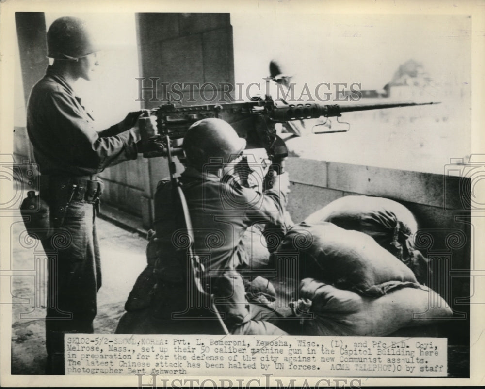 1951 Press Photo Pvt. L. Pomeroni and Pfc. E.D. Coyi setting up a 50 caliber gun