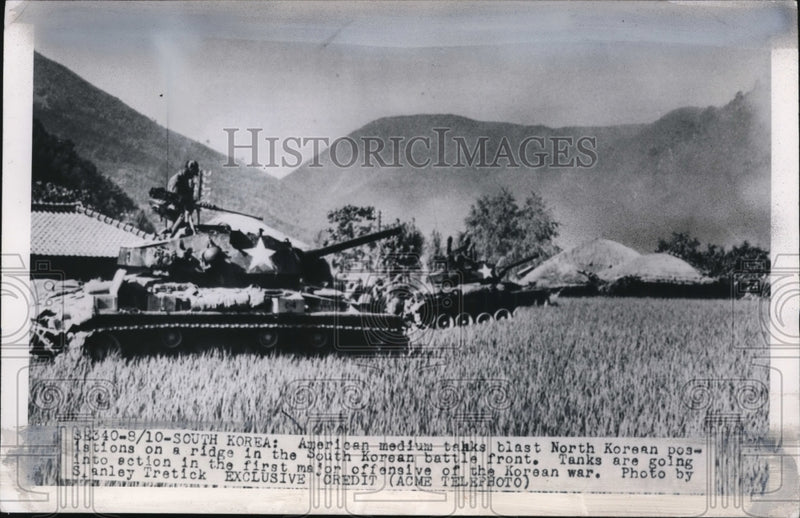 Load image into Gallery viewer, 1950 Press Photo American medium tanks hit North Korean Positions - nem61193
