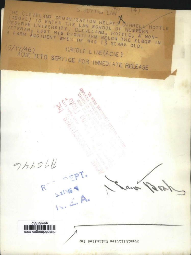 1946 Press Photo Darrell Hottle at the Western Reserve University Law School