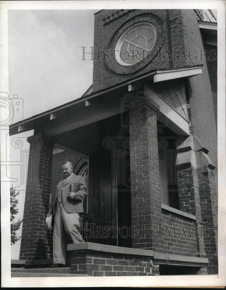 1945 Press Photo Edwin Schraeder, long time steward and head of the church