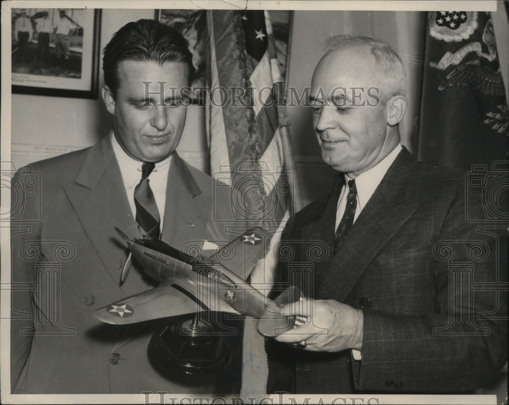 1940 Press Photo H. H. Arnold with Elliott Roosevelt who took oath as Captain- Historic Images