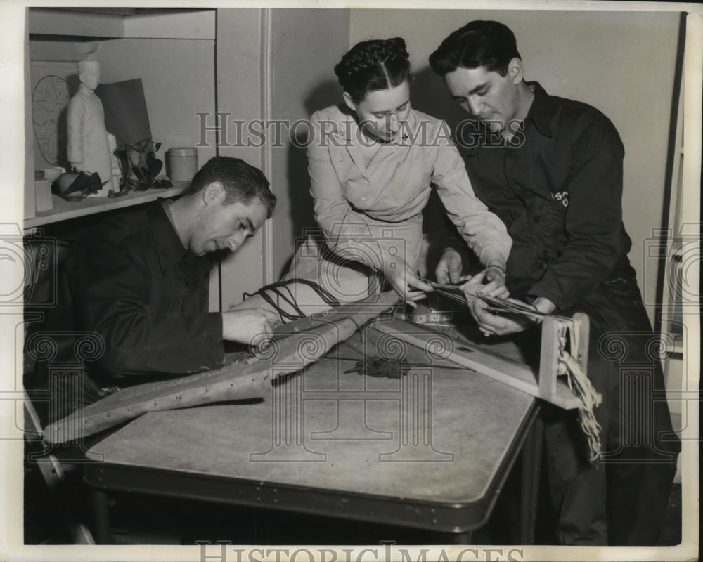 1943 Press Photo Injured American soldiers rest at Halloran General Hospital