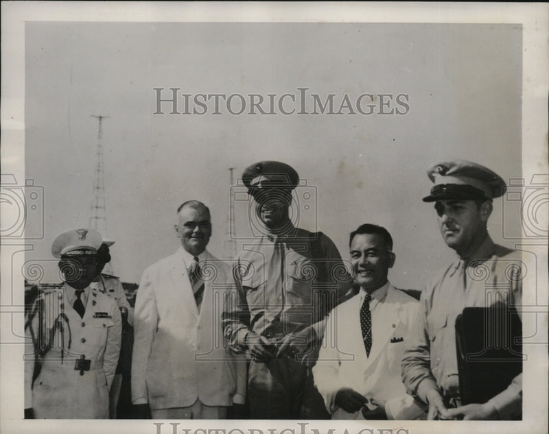 Load image into Gallery viewer, 1941 Press Photo Captain James Roosevelt with Philippine Leaders at Manila
