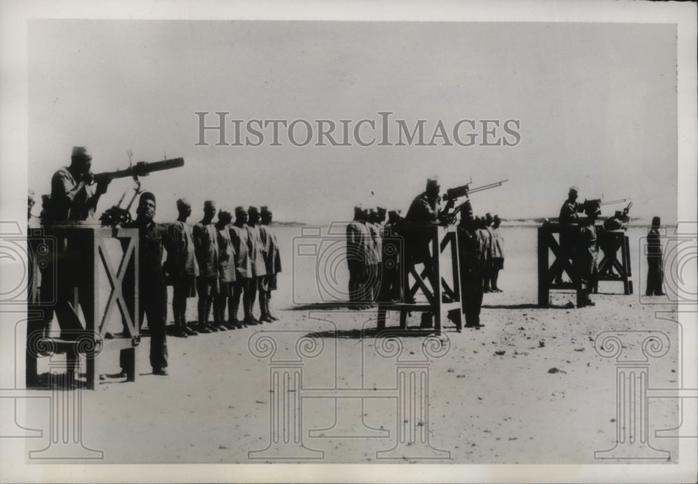 1939 Press Photo Egyptian Recruits undergoing Anti-Aircraft Training in Desert