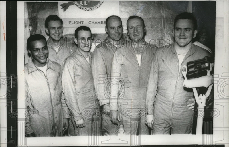 Load image into Gallery viewer, 1958 Press Photo Navy men finish Space Flight Simulator Confinement test
