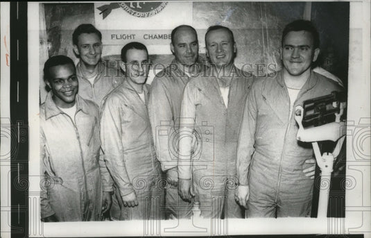 1958 Press Photo Navy men finish Space Flight Simulator Confinement test
