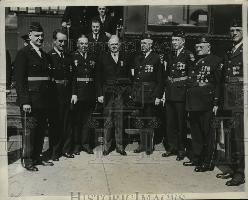 Load image into Gallery viewer, 1931 Press Photo President Hoover greeted by the American Legion members
