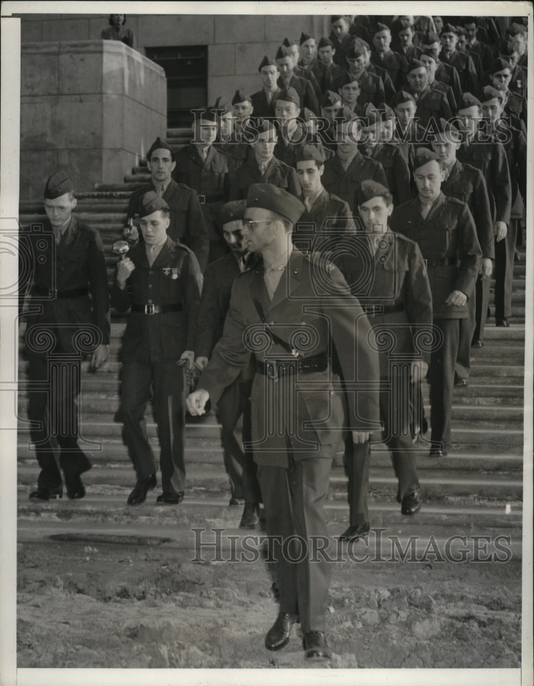 1940 Press Photo Captain James Roosevelt lead battalion for military training