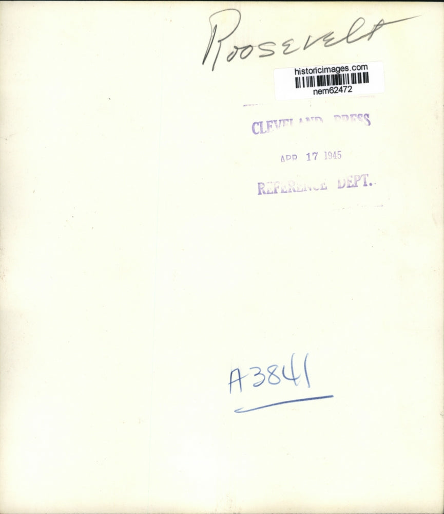 1945 Press Photo Colonel James Roosevelt came late for father's burial services