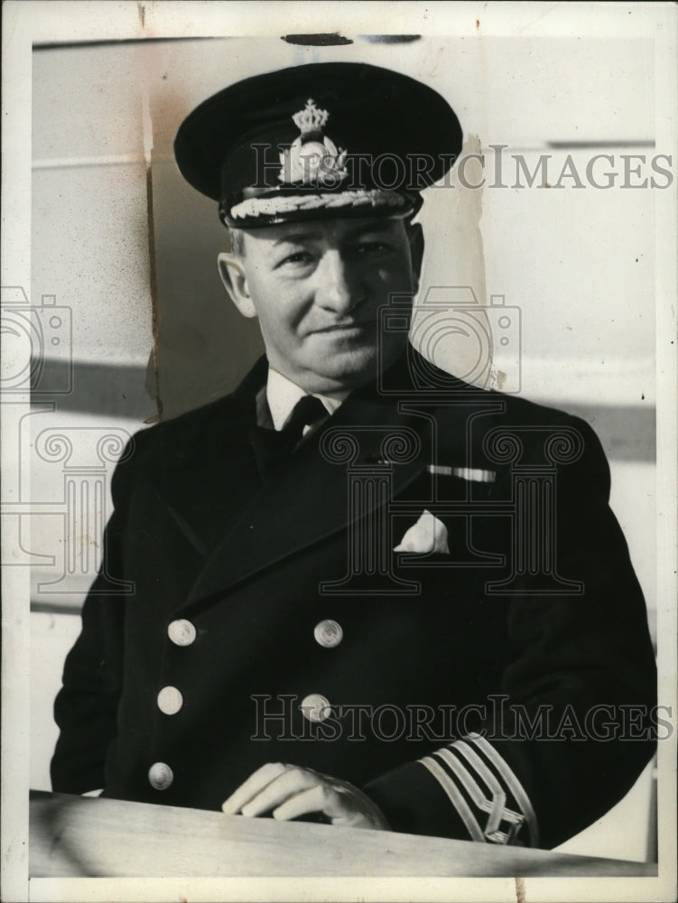 1941 Press Photo Captain W. Gray Smith of he Egyptian freighter Zamzam