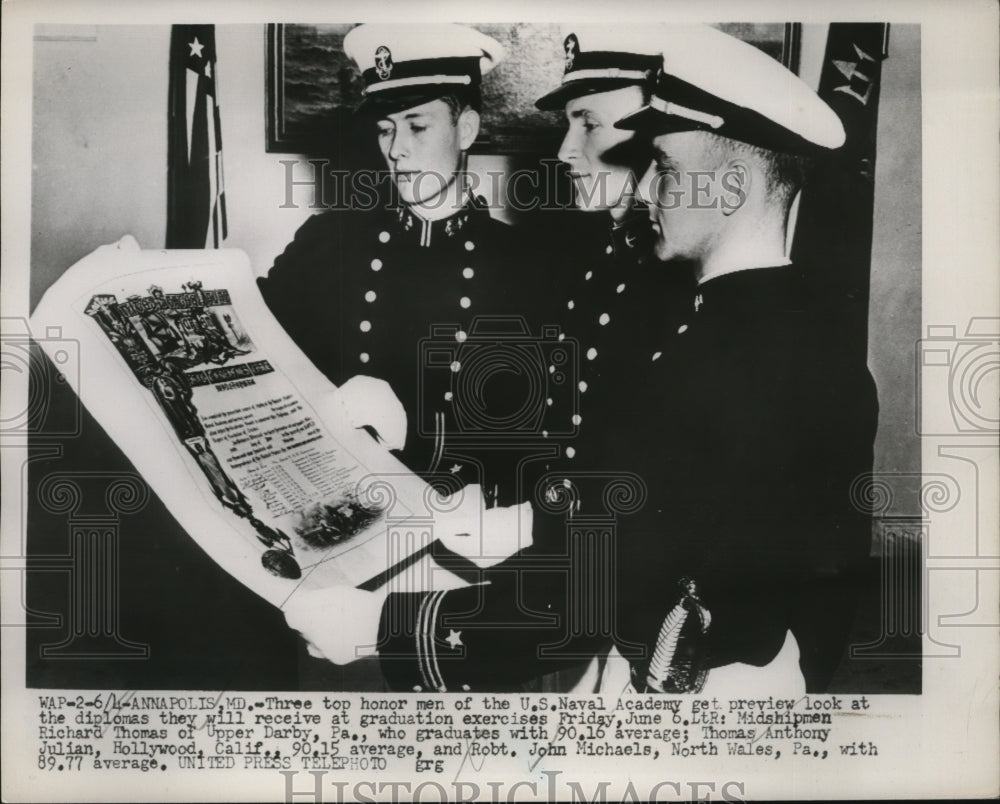 1952 Press Photo Honor students at United States Naval Academy look at diplomas