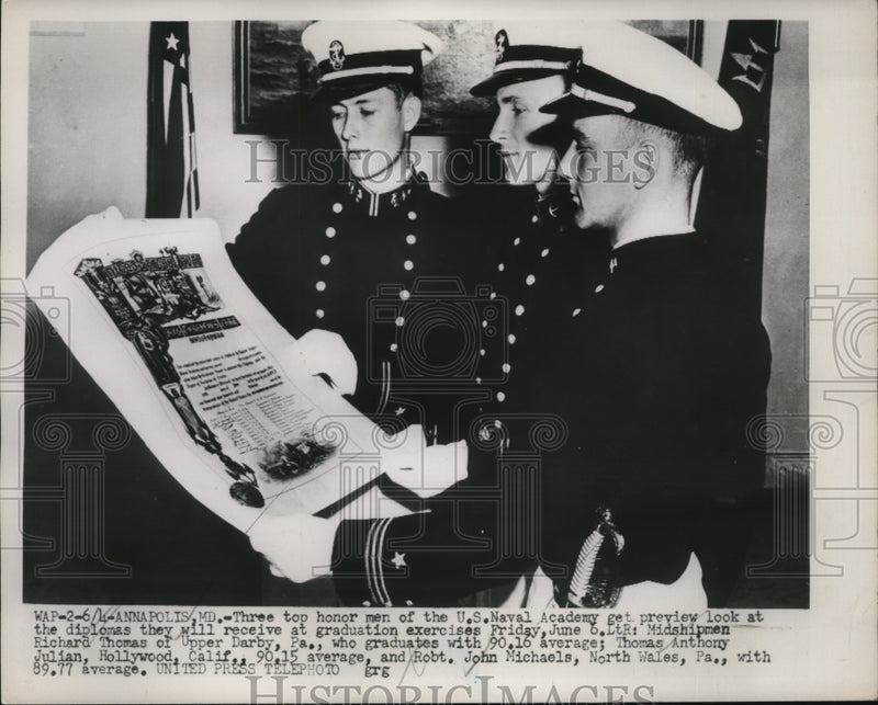 Load image into Gallery viewer, 1952 Press Photo Honor students at United States Naval Academy look at diplomas
