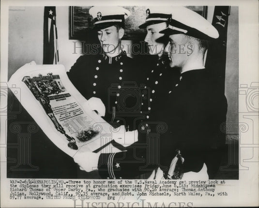 1952 Press Photo Honor students at United States Naval Academy look at diplomas