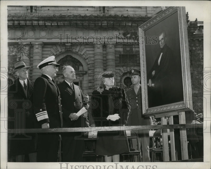 Load image into Gallery viewer, 1945 Press Photo President James Polk''s portrait presented to the Naval Academy
