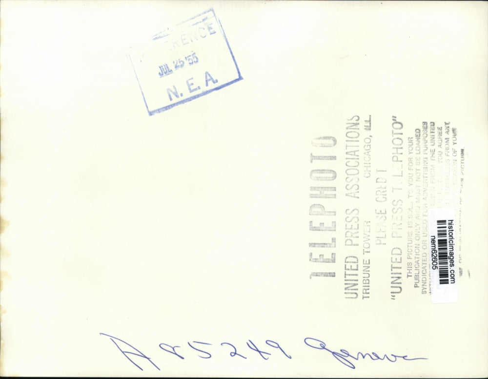 1955 Press Photo Prime Min. Eden pass a Swiss Honor guard with Swiss President