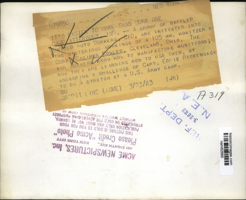 1943 Press Photo United Auto Workers learn how to use munitions at Army Camp