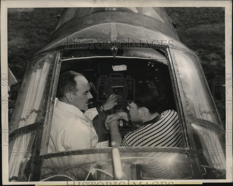 Load image into Gallery viewer, 1947 Press Photo Aeronautic instructor and Robert Rach in the B-25 plane
