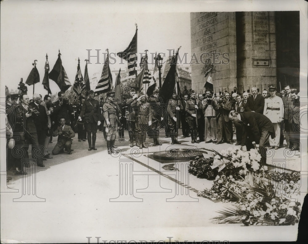 1934 Press Photo Ambassador Jesse Isidor Straus honors France's Unknown Soldiers