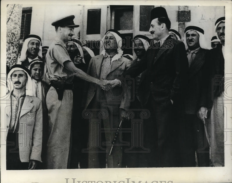 Load image into Gallery viewer, 1941 Press Photo Ahmed El Assed Bey greets British Officer and Troops in Syria
