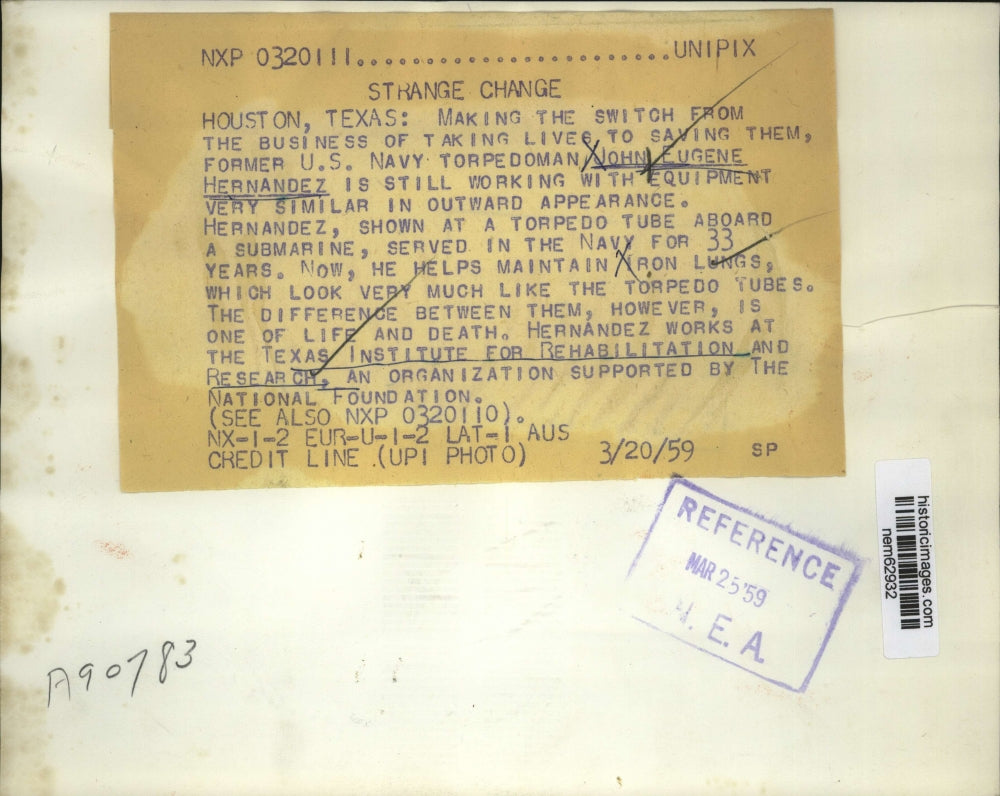 1959 Press Photo U.S Navy Torpedo man John Eugene Hernandez maintain Iron Lungs