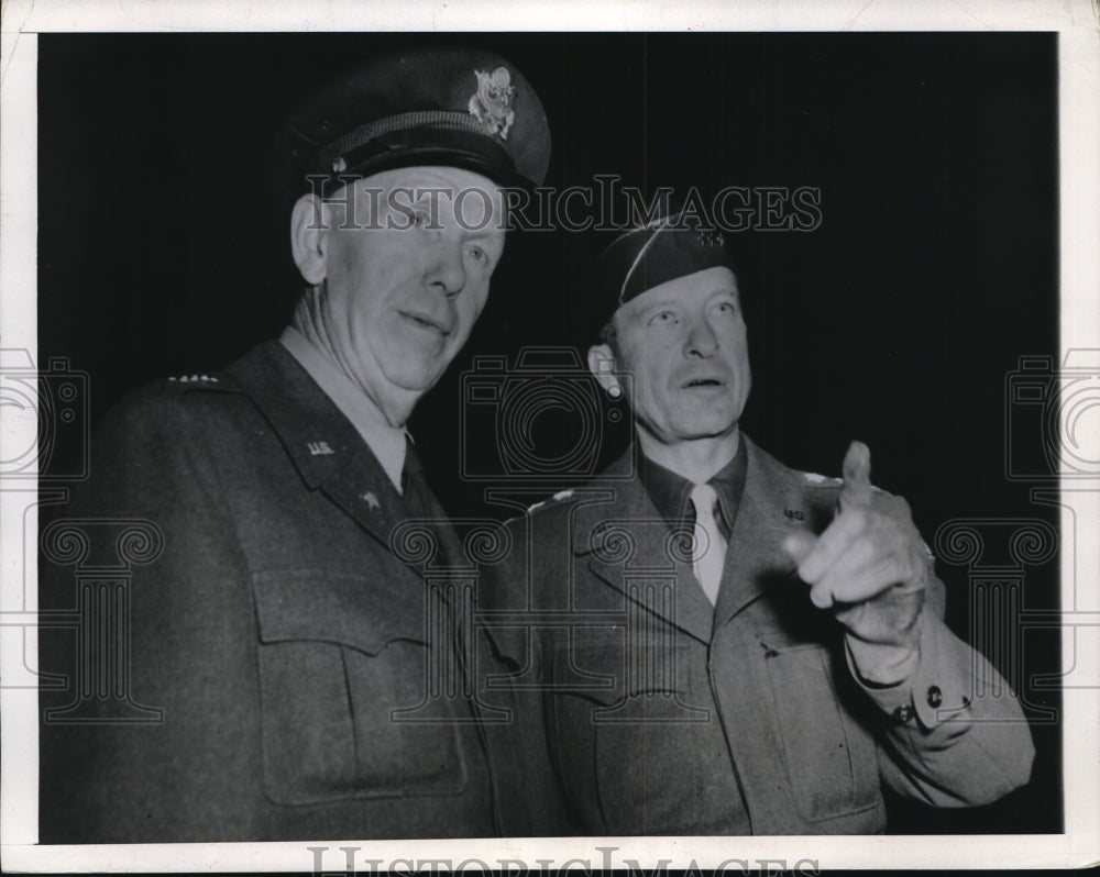 1944 Press Photo Lt. Gen. Patch talking to Gen. Marshall at the headquarters