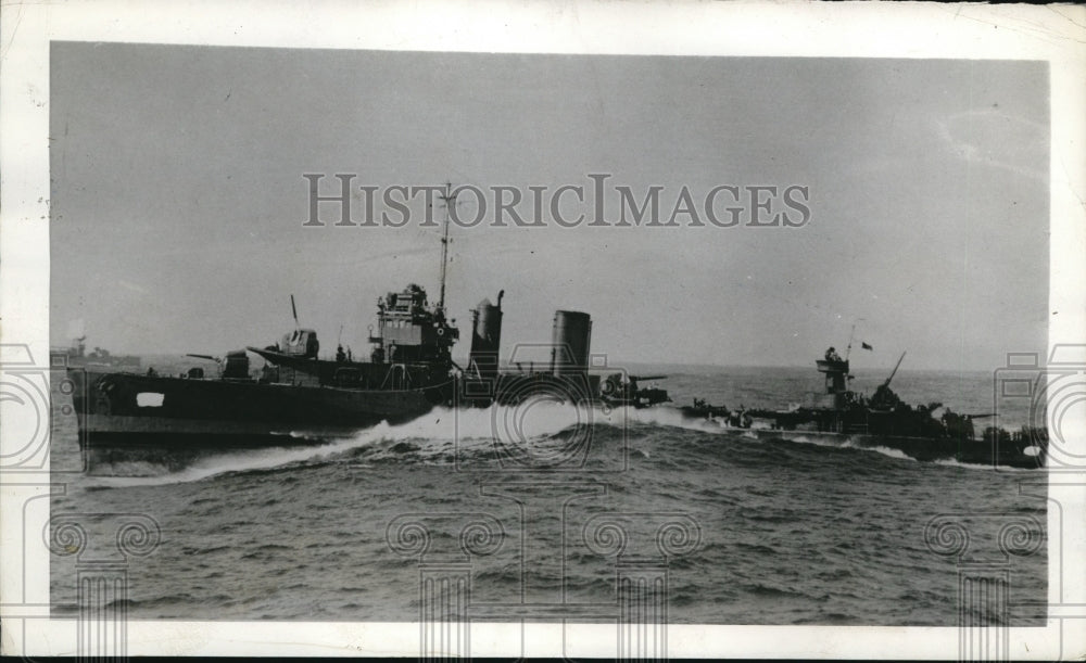 1942 Press Photo American Destroyer ship searches for enemy forces on Pacific