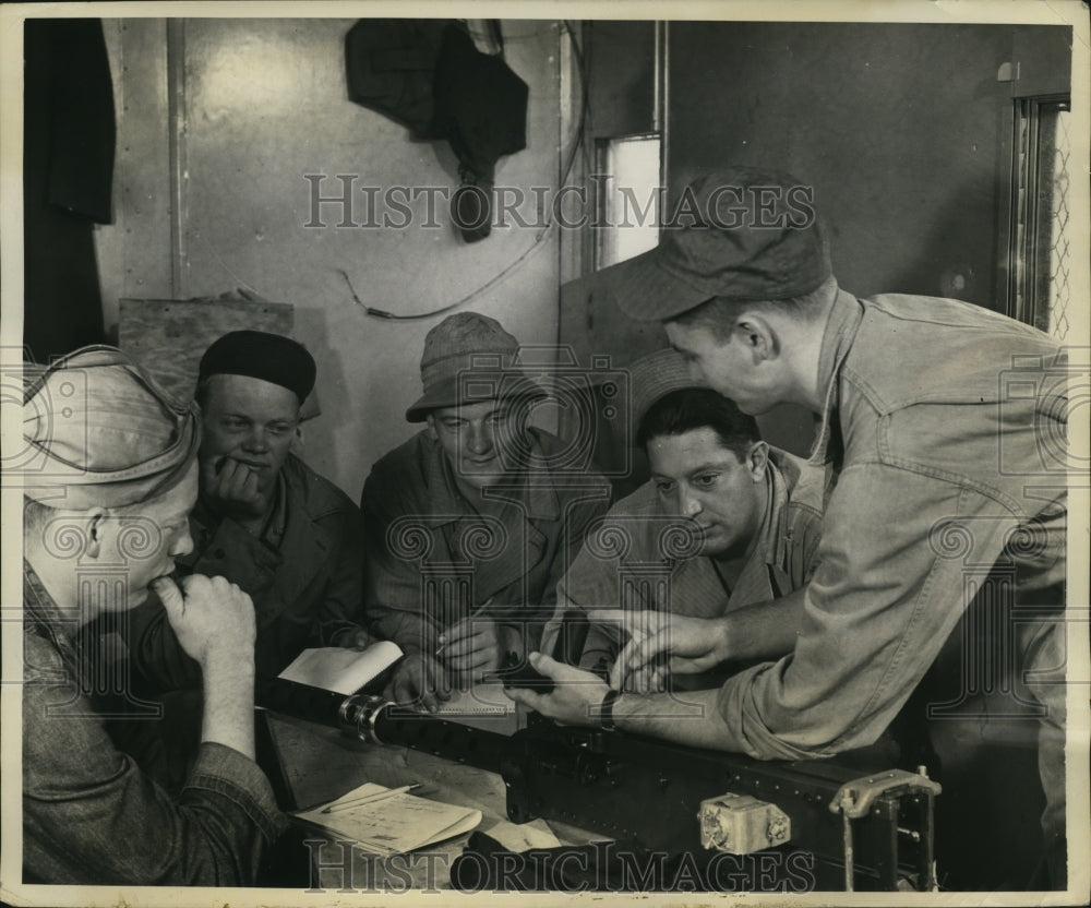 1943 Press Photo American Army Ground crews teach by Mobile Training Units