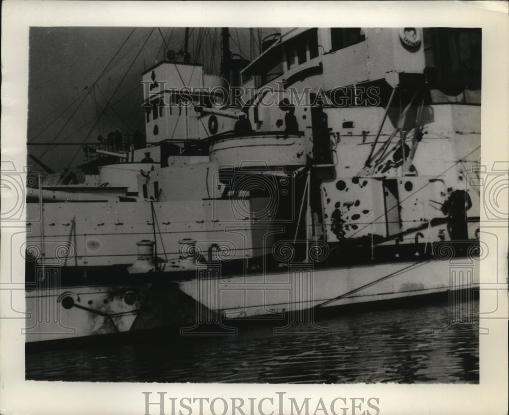 1937 Press Photo The Ship Ladybird showing the big hole caused by Japanese Bombs