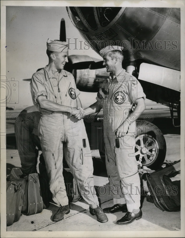 1946 Press Photo Suisun Army Air Base Atom Bombers race Stork to their homes