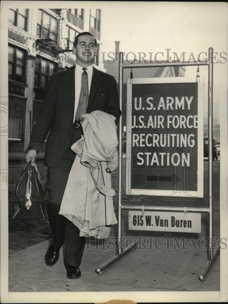 Load image into Gallery viewer, 1954 Press Photo Borden Stevenson son of Adlai Stevenson inducted to U.S Army
